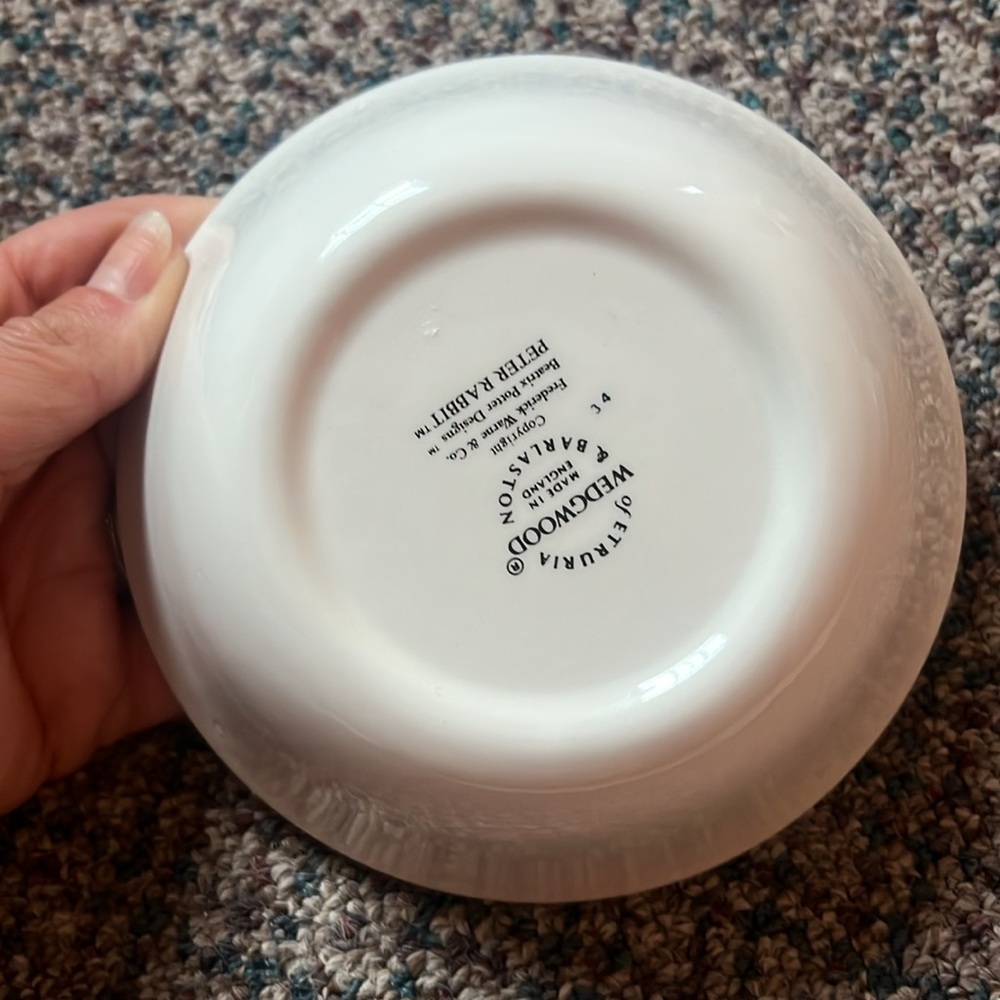 Peter Rabbit Wedgewood nursery set and trinket dish - Picture 3 of 14